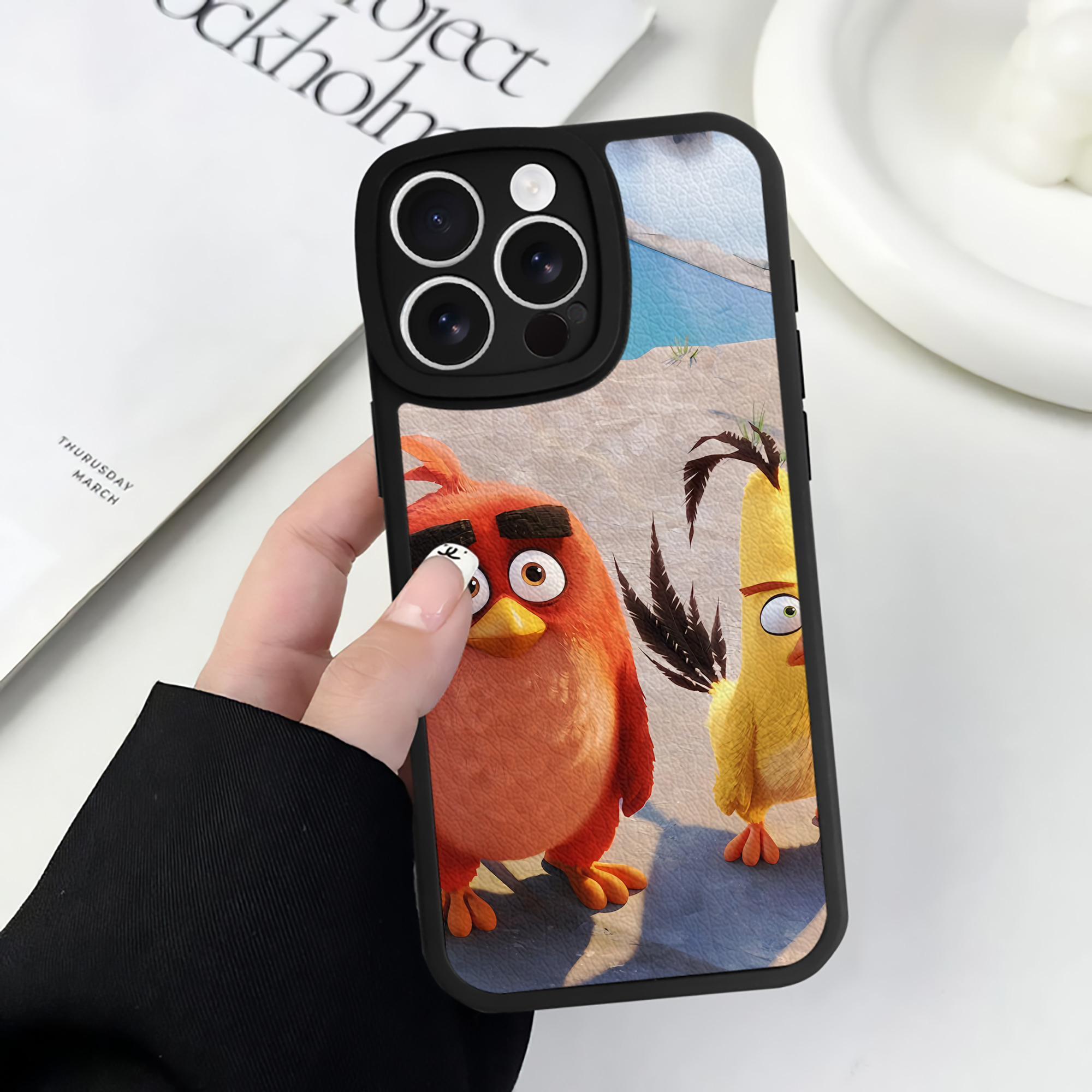 （画像用） Angry Birds アングリーバード 【iPhone 16シリーズ対応】シリコンスマホケース（レザー調） 材質：シリコン
